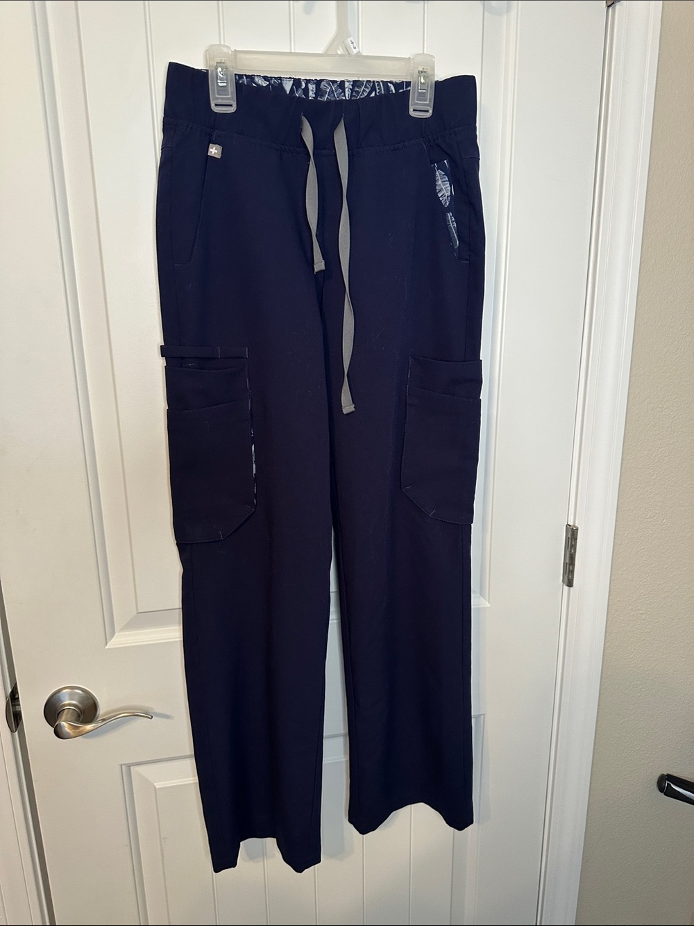 FIGS Tema Wide Leg scrub pants tropical leaf navy blue XXS  W19SW2001
